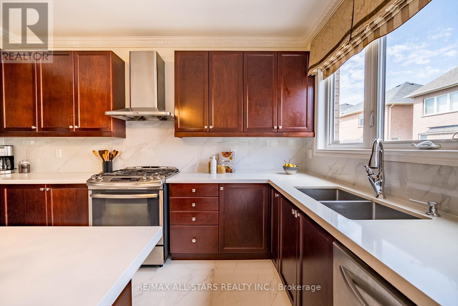 38 Sugardale Street, Whitchurch-Stouffville, Ontario  L4A 0B7 - Photo 18 - N13029900