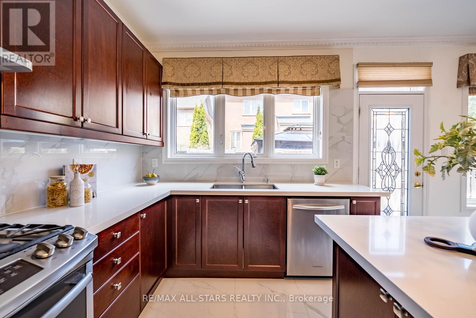 38 Sugardale Street, Whitchurch-Stouffville, Ontario  L4A 0B7 - Photo 21 - N13029900