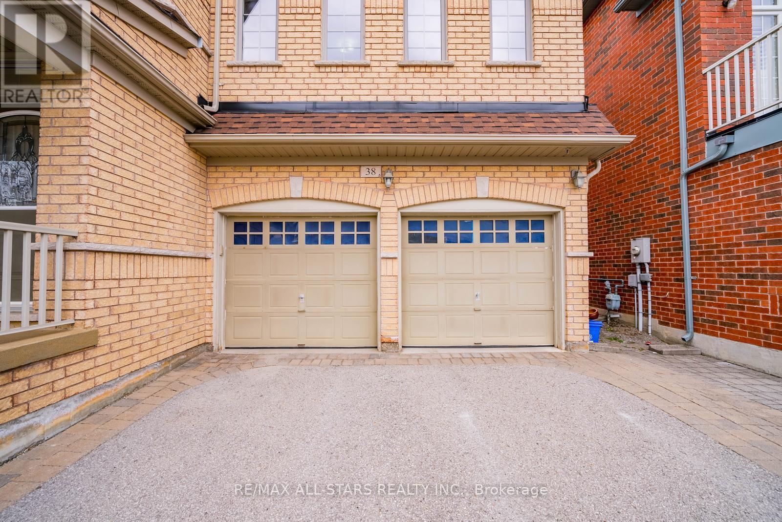 38 Sugardale Street, Whitchurch-Stouffville, Ontario  L4A 0B7 - Photo 5 - N13029900