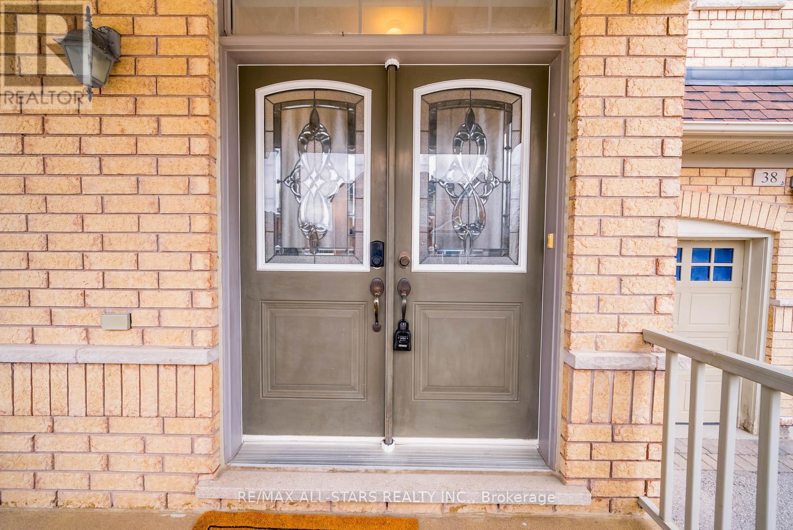 38 Sugardale Street, Whitchurch-Stouffville, Ontario  L4A 0B7 - Photo 8 - N13029900