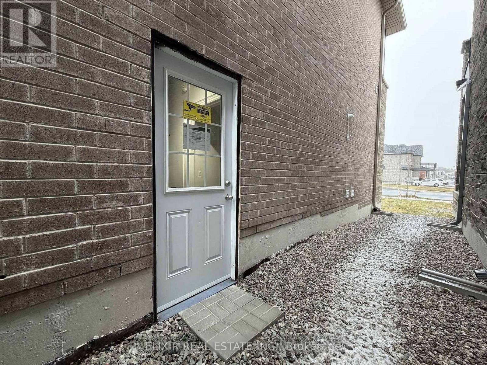 27 Belay Bend, East Gwillimbury, Ontario  L9N 0V8 - Photo 2 - N13030068