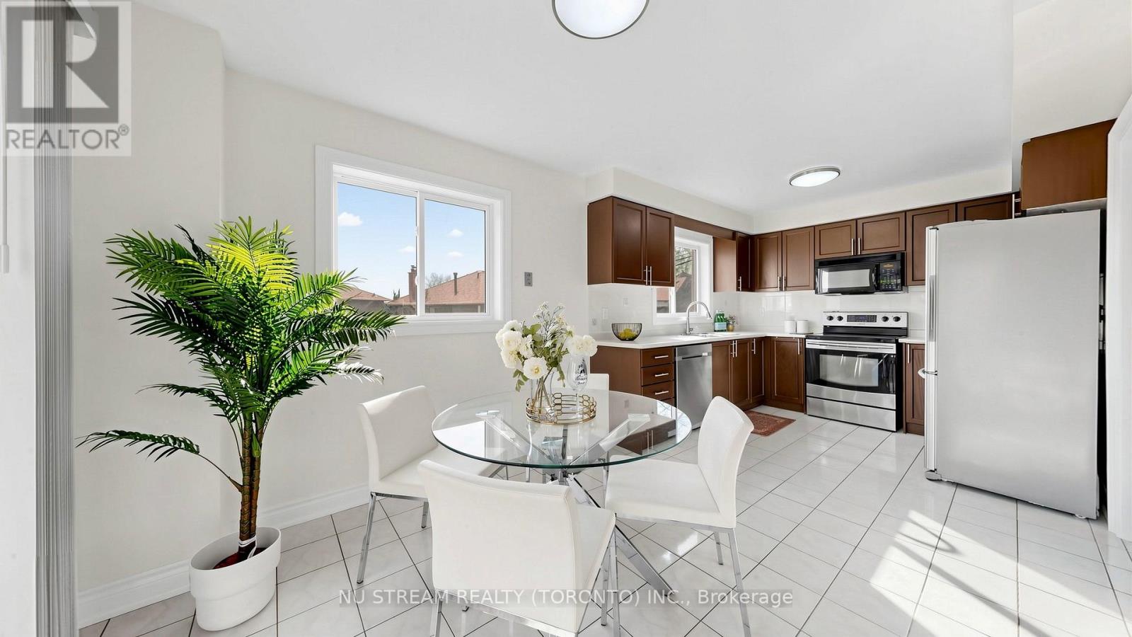 528 Veale Place, Newmarket, Ontario  L3Y 8H9 - Photo 10 - N13030088