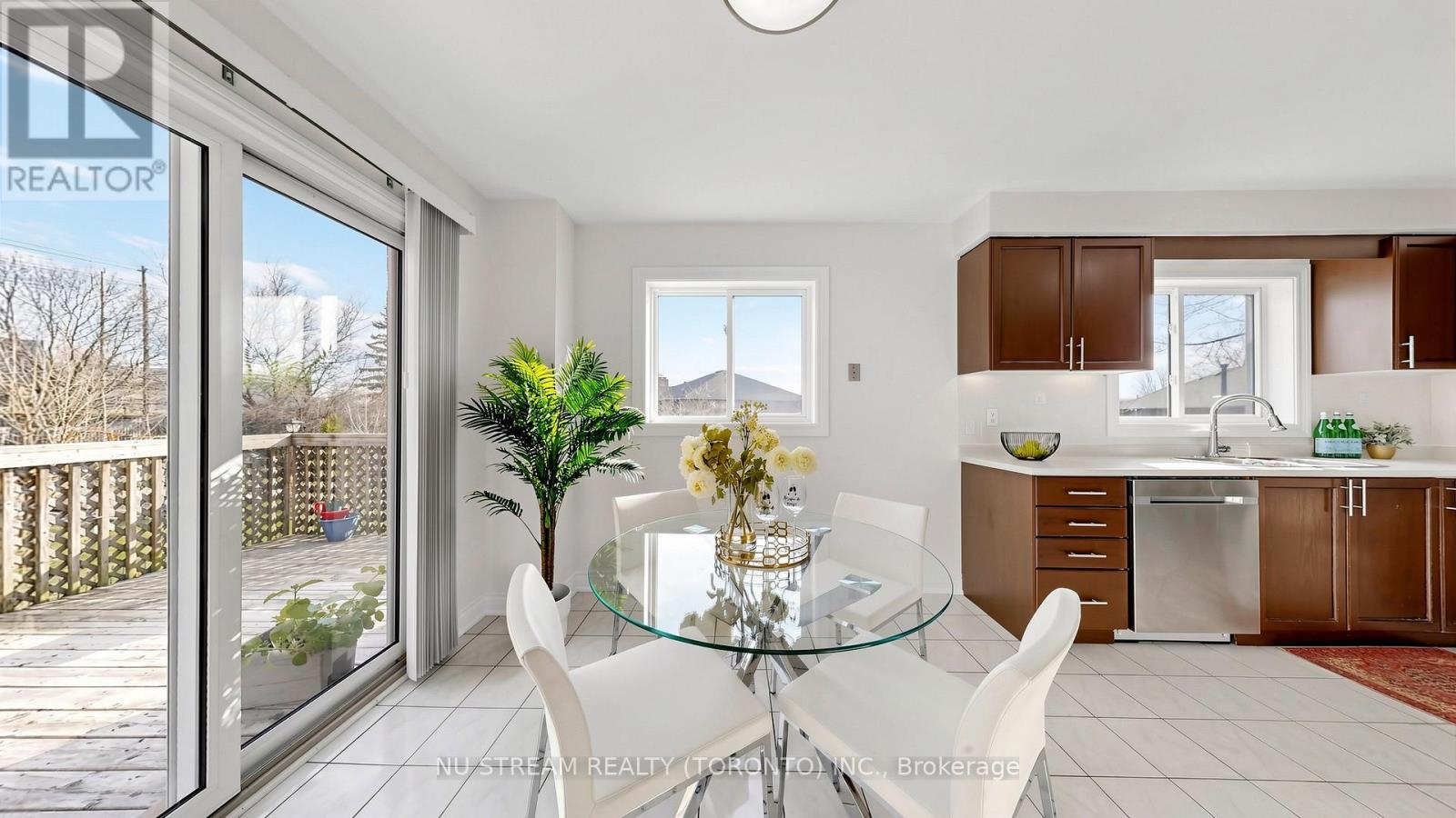 528 Veale Place, Newmarket, Ontario  L3Y 8H9 - Photo 11 - N13030088