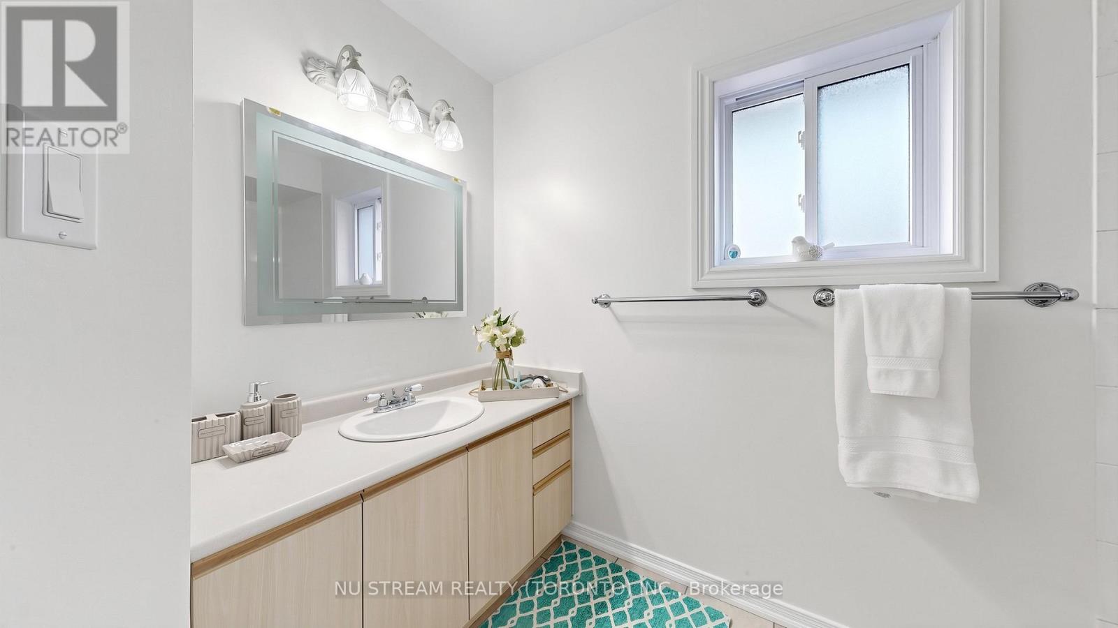 528 Veale Place, Newmarket, Ontario  L3Y 8H9 - Photo 17 - N13030088