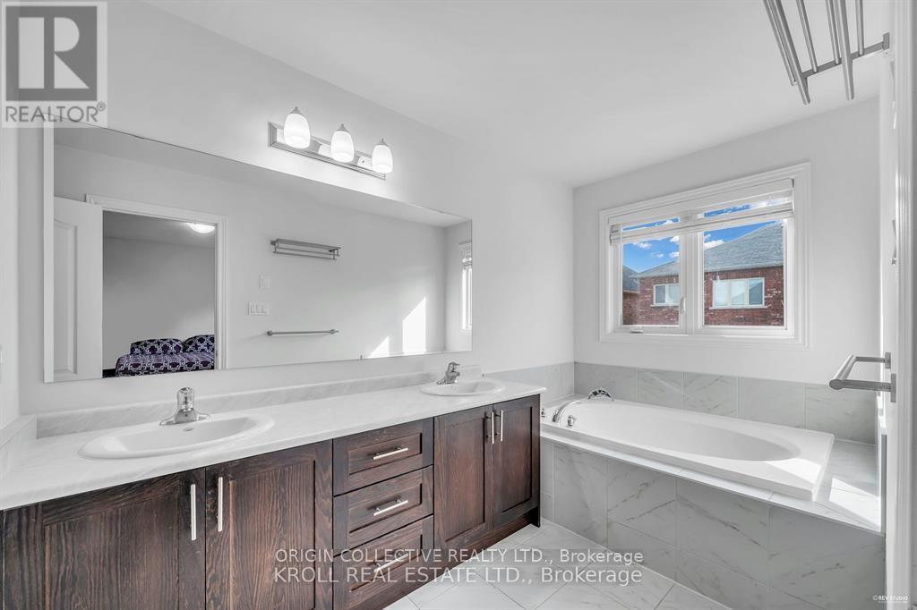 26 Frederick Taylor Way, East Gwillimbury, Ontario  L0G 1M0 - Photo 34 - N13030100