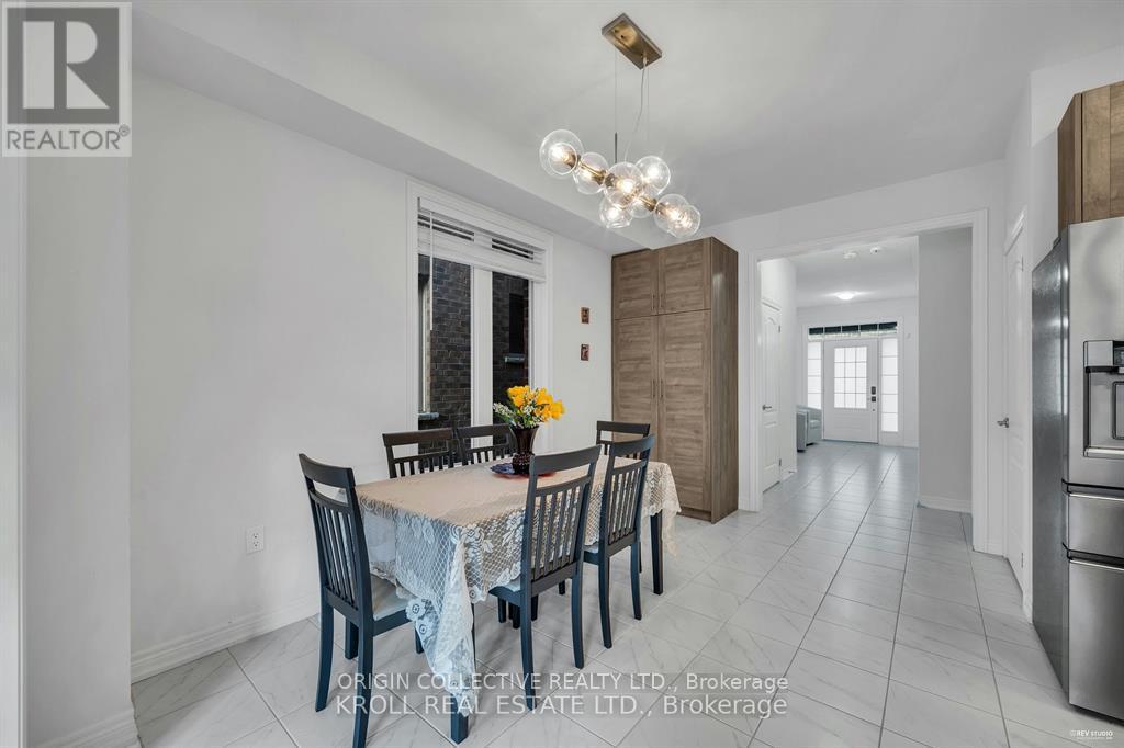 26 Frederick Taylor Way, East Gwillimbury, Ontario  L0G 1M0 - Photo 6 - N13030100