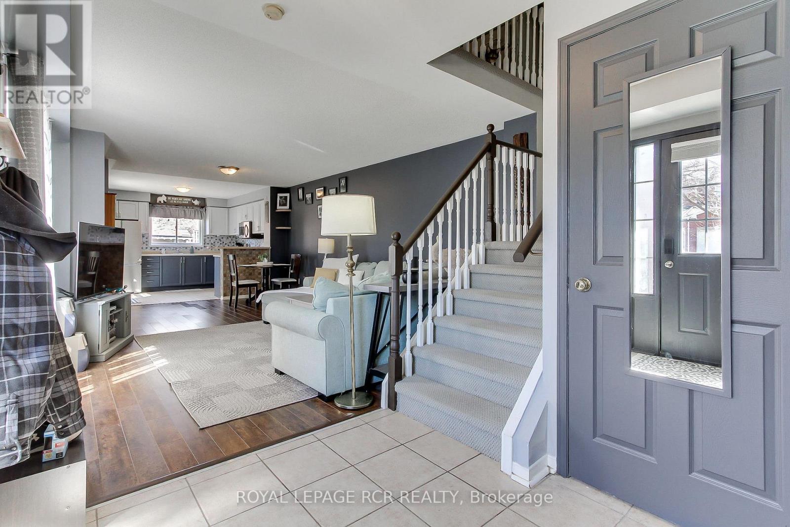 74 Drake Drive, Barrie (Painswick South), Ontario  L4N 8X4 - Photo 10 - S13030060