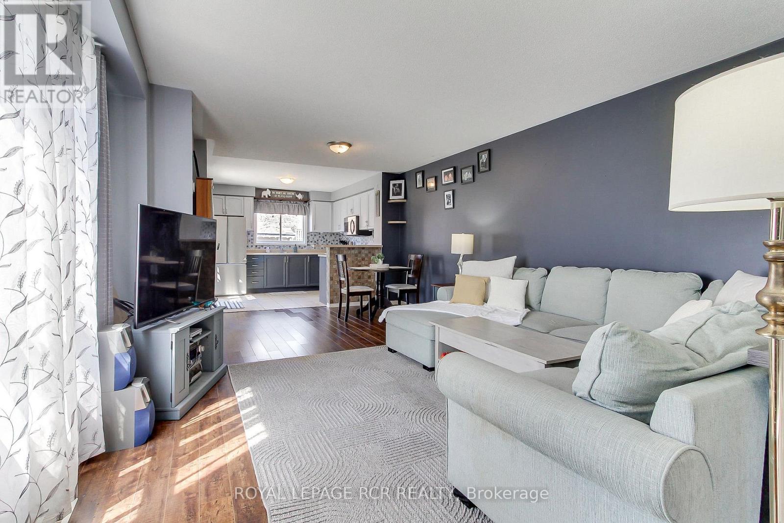 74 Drake Drive, Barrie (Painswick South), Ontario  L4N 8X4 - Photo 11 - S13030060