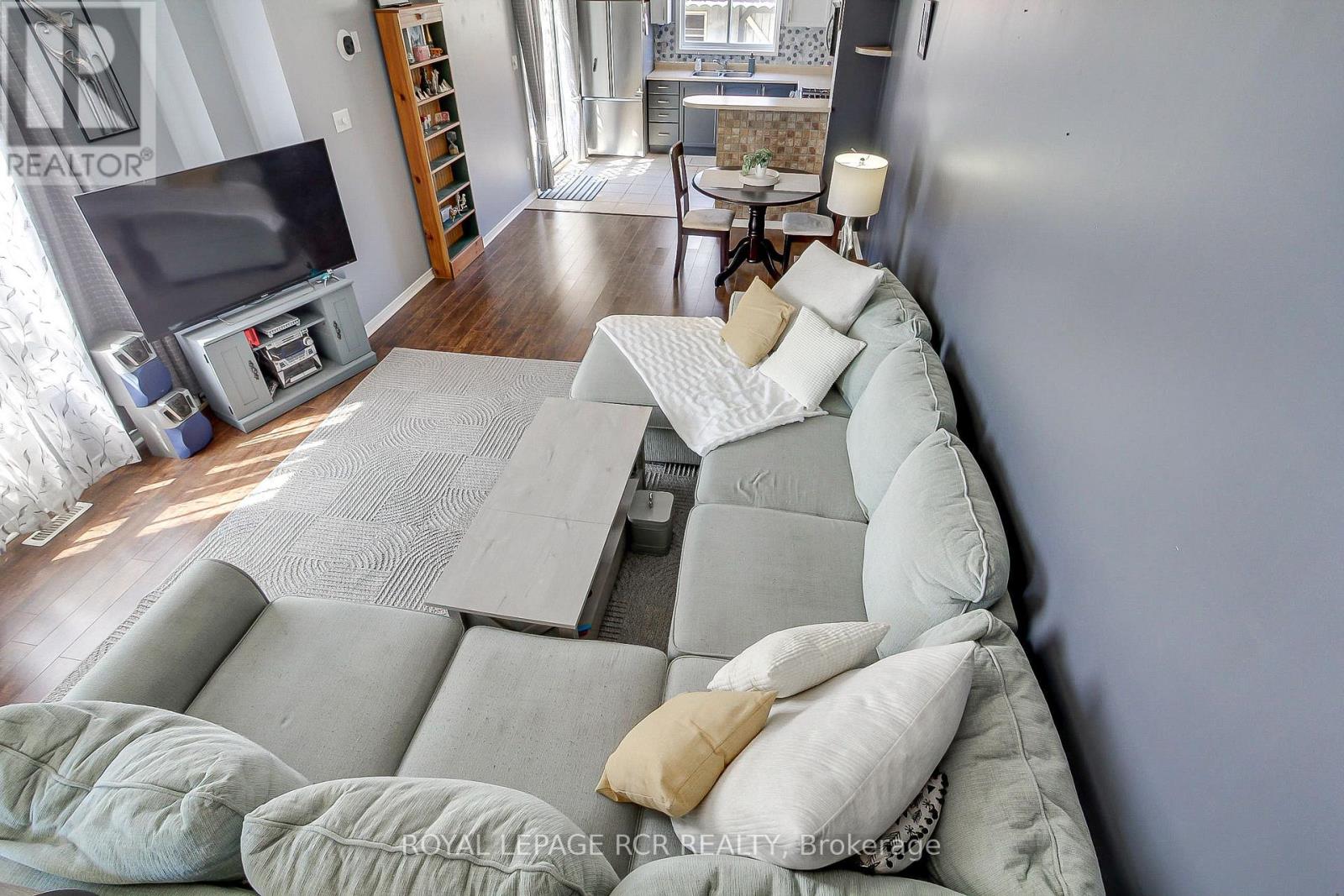 74 Drake Drive, Barrie (Painswick South), Ontario  L4N 8X4 - Photo 13 - S13030060