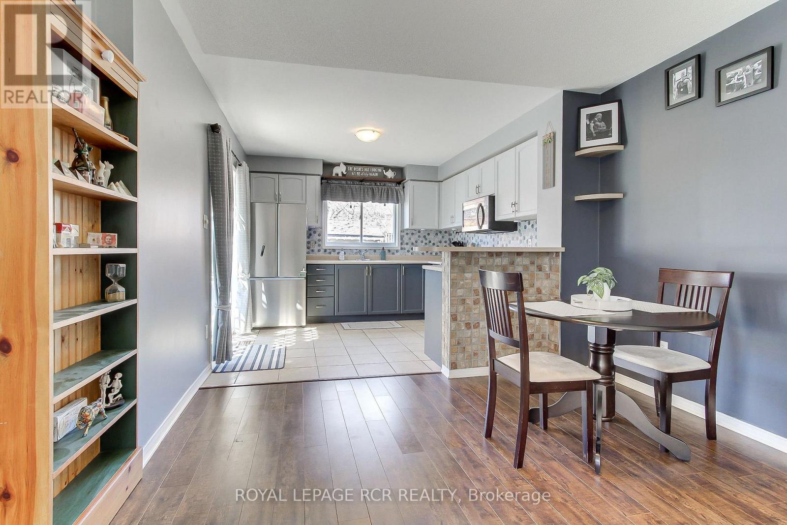 74 Drake Drive, Barrie (Painswick South), Ontario  L4N 8X4 - Photo 16 - S13030060