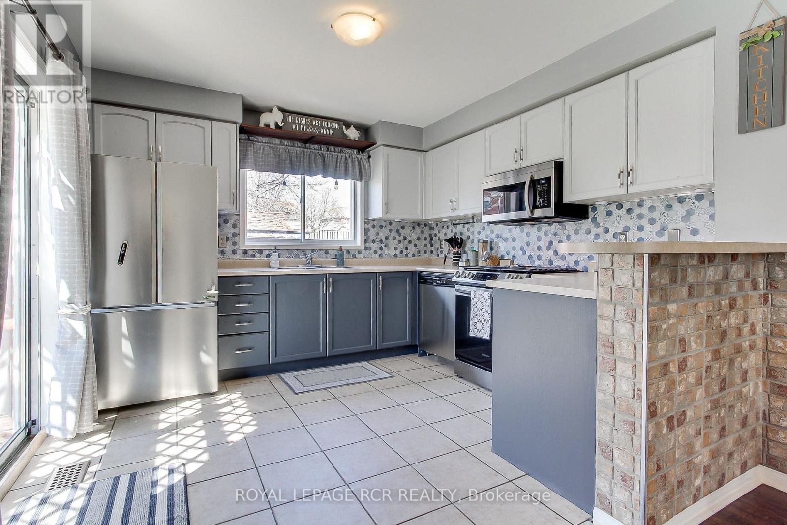 74 Drake Drive, Barrie (Painswick South), Ontario  L4N 8X4 - Photo 18 - S13030060