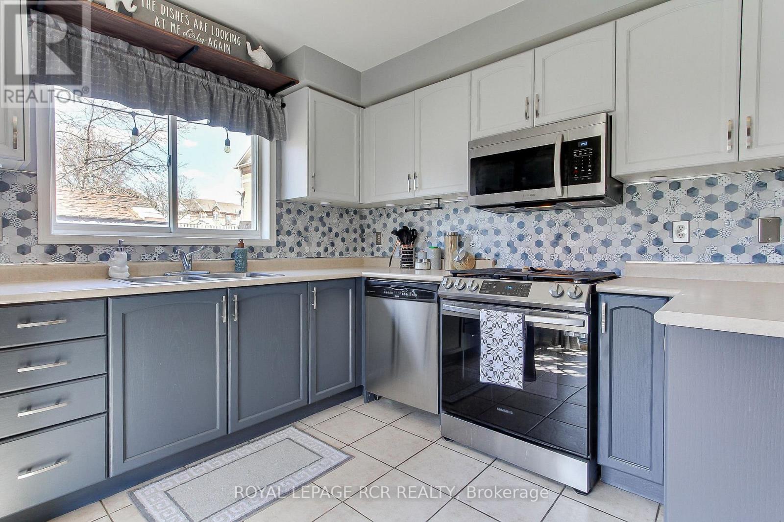 74 Drake Drive, Barrie (Painswick South), Ontario  L4N 8X4 - Photo 19 - S13030060