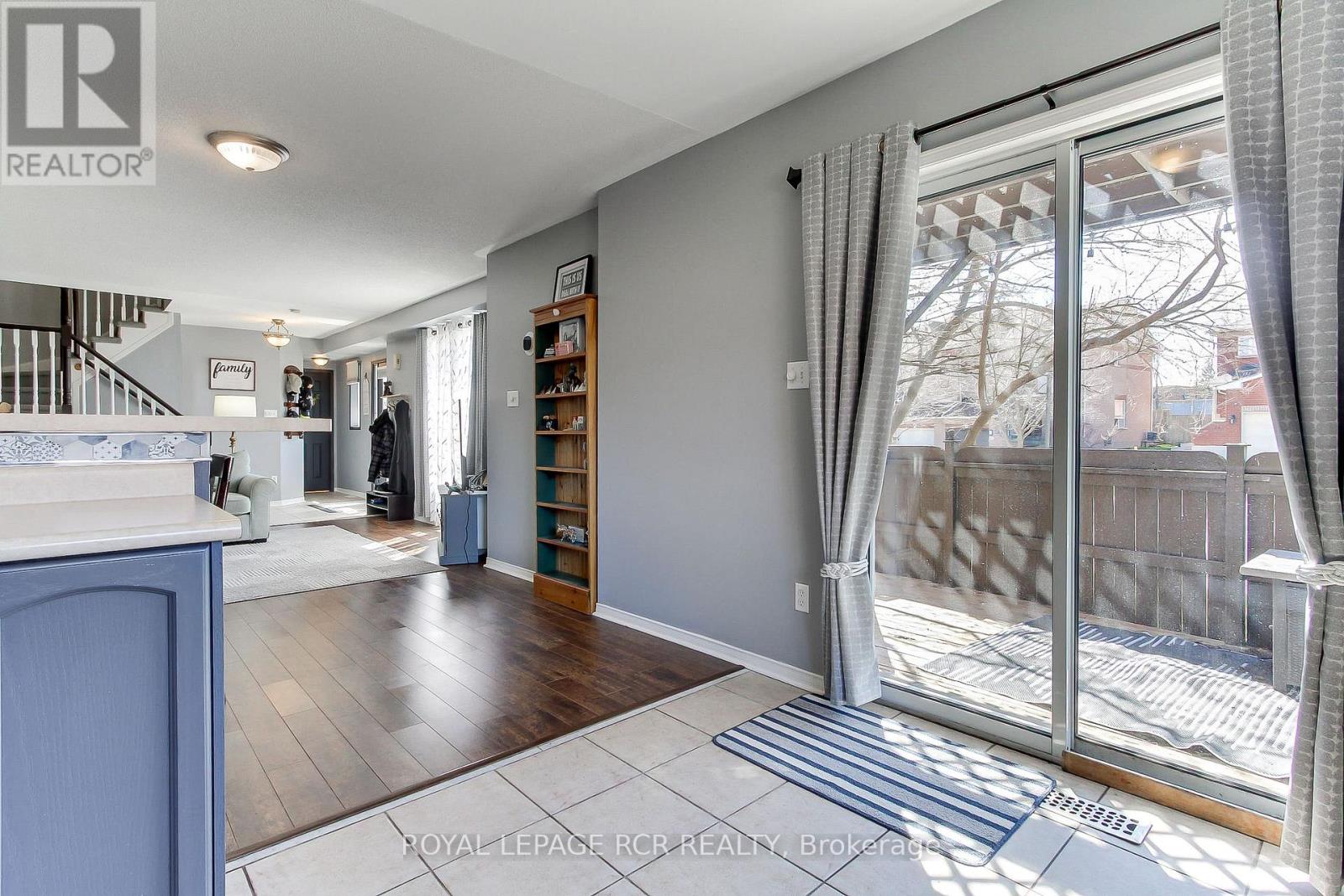 74 Drake Drive, Barrie (Painswick South), Ontario  L4N 8X4 - Photo 21 - S13030060