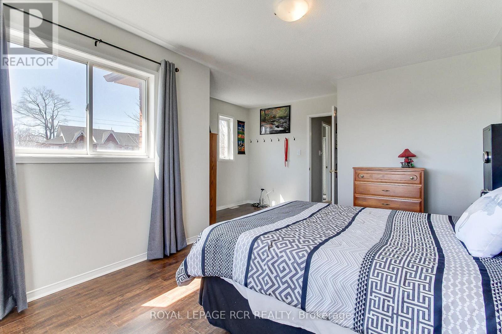 74 Drake Drive, Barrie (Painswick South), Ontario  L4N 8X4 - Photo 28 - S13030060