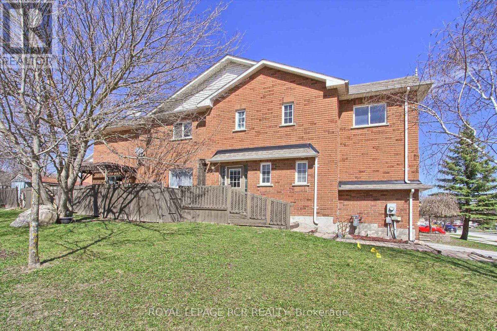 74 Drake Drive, Barrie (Painswick South), Ontario  L4N 8X4 - Photo 3 - S13030060