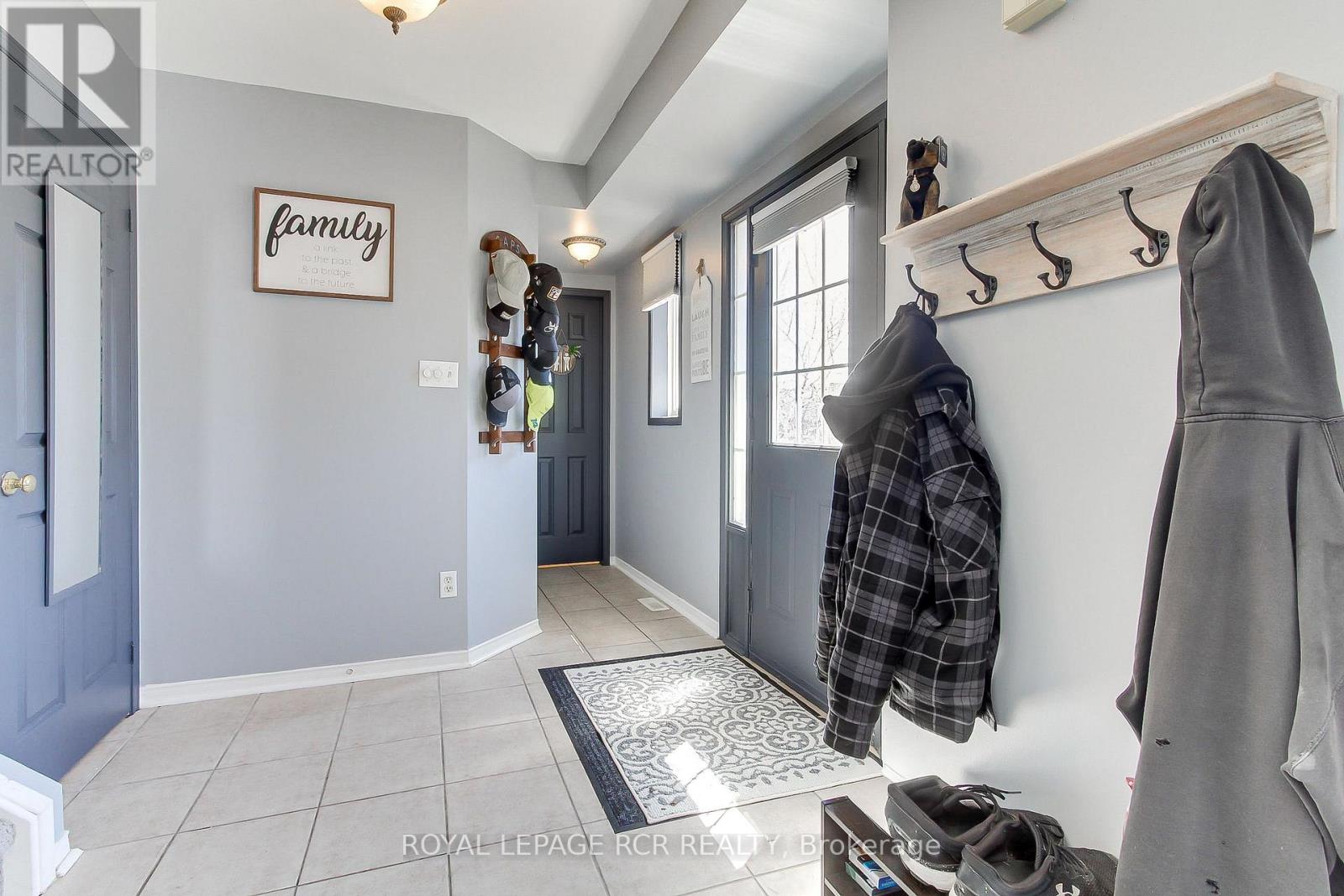 74 Drake Drive, Barrie (Painswick South), Ontario  L4N 8X4 - Photo 8 - S13030060