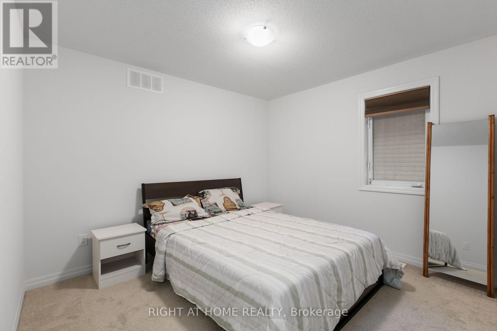 917 Littlerock Street, Ottawa, Ontario  K1T 0N2 - Photo 14 - X12846496