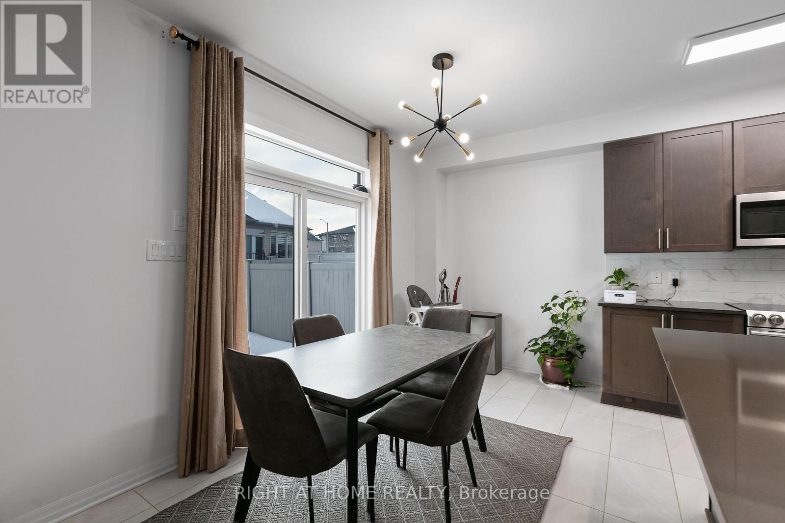 917 Littlerock Street, Ottawa, Ontario  K1T 0N2 - Photo 10 - X12846496