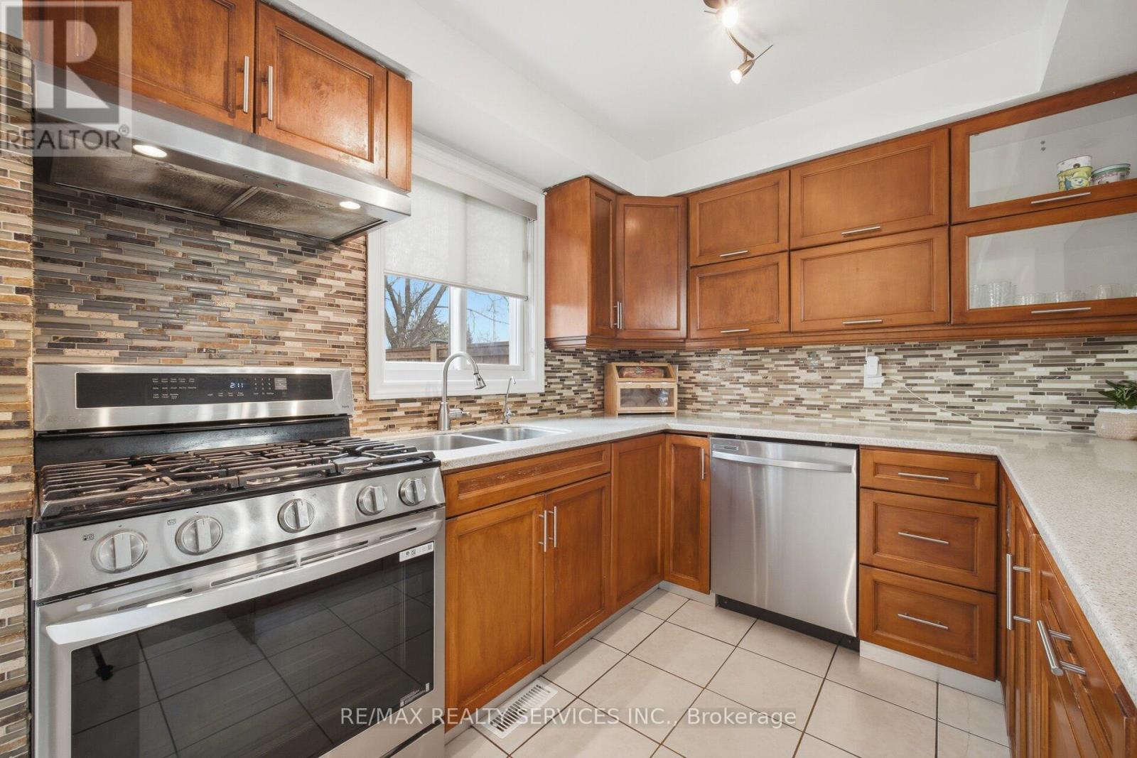 48 Terryhill Square, Brampton, Ontario  L6Z 1N1 - Photo 17 - W13029710