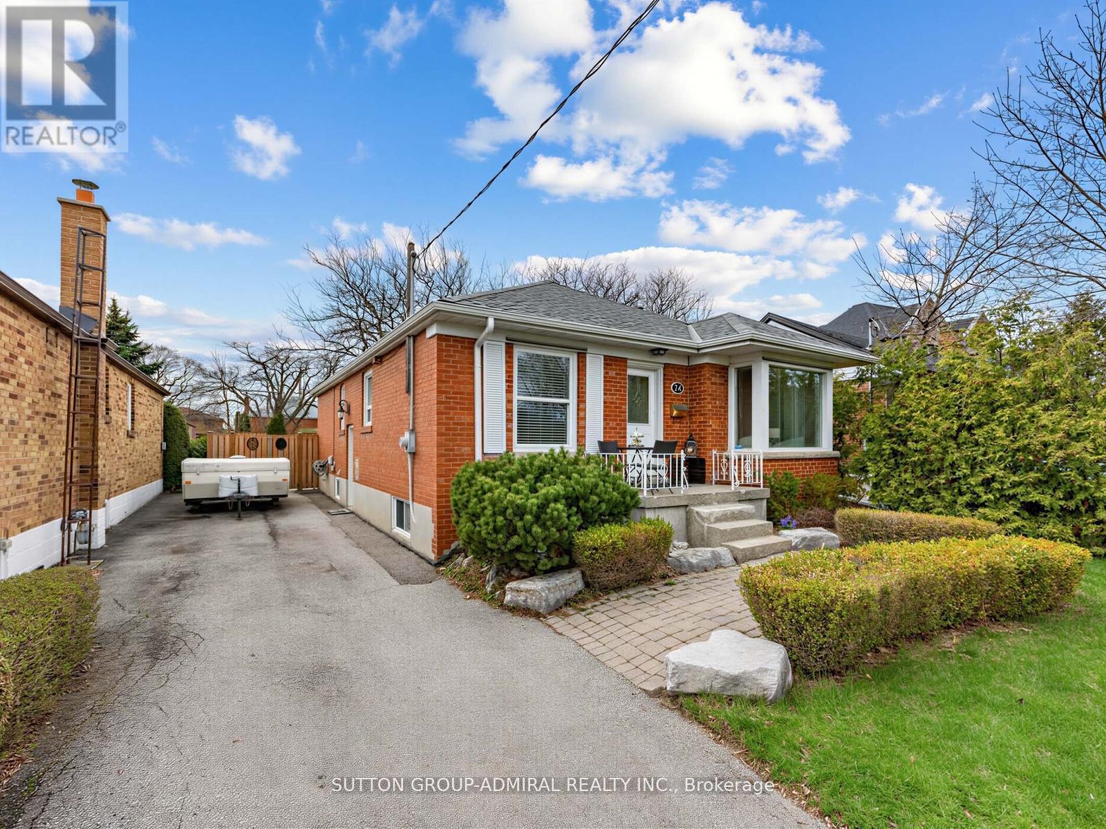 24 BILLINGHAM ROAD, Toronto, Ontario