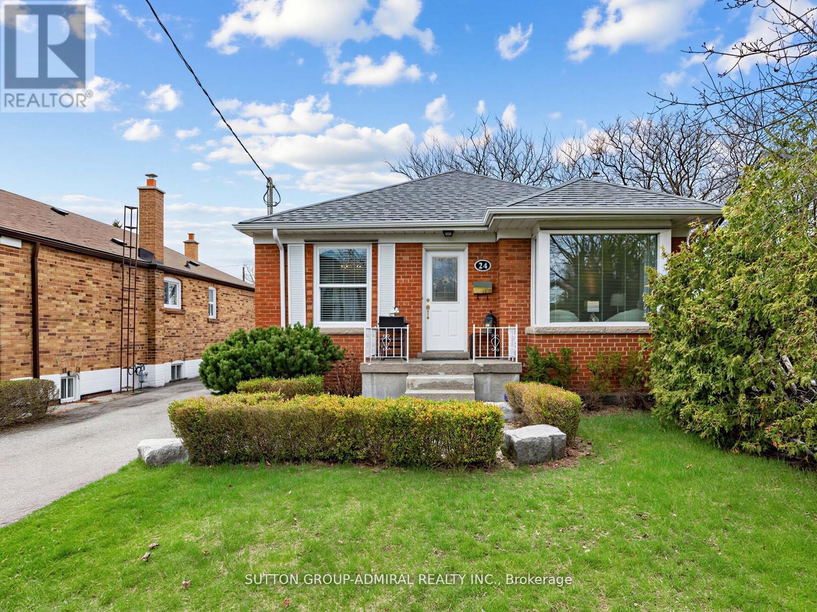 24 Billingham Road, Toronto, Ontario  M9B 3X1 - Photo 2 - W13029758