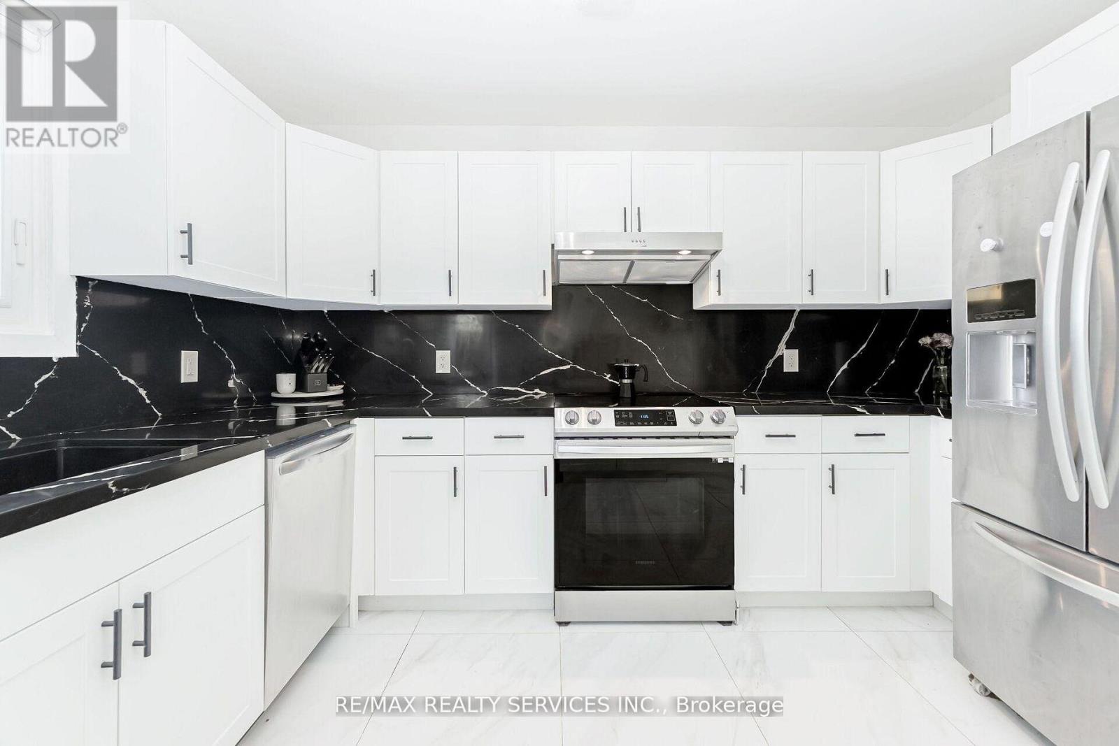 31 Huntingwood Crescent, Brampton, Ontario  L6S 1S5 - Photo 18 - W13029818