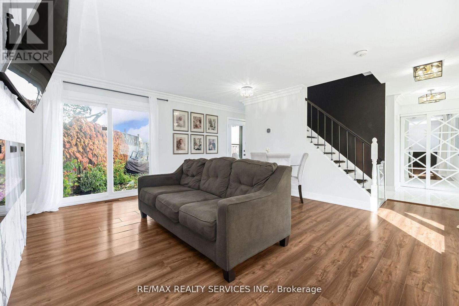 31 Huntingwood Crescent, Brampton, Ontario  L6S 1S5 - Photo 9 - W13029818