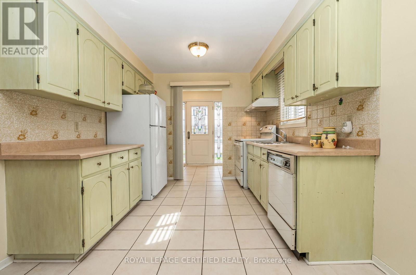 64 Malcolm Crescent, Brampton, Ontario  L6S 3C8 - Photo 10 - W13029824