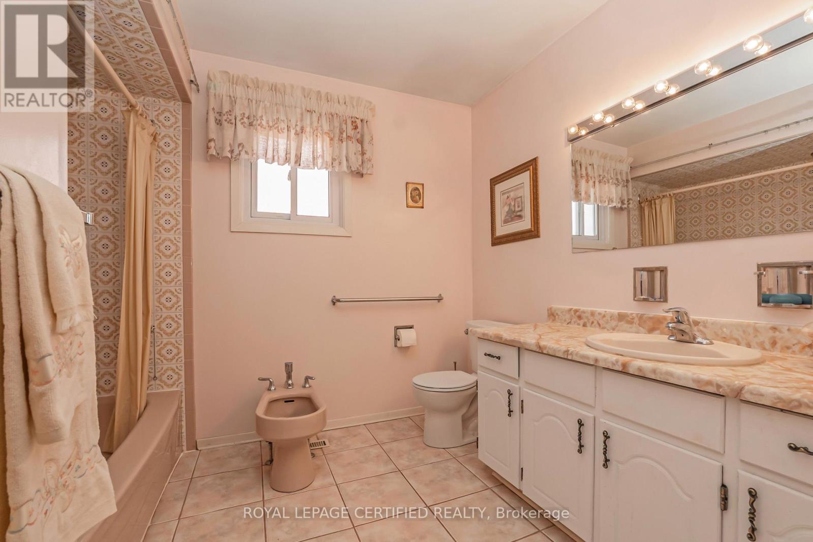 64 Malcolm Crescent, Brampton, Ontario  L6S 3C8 - Photo 16 - W13029824