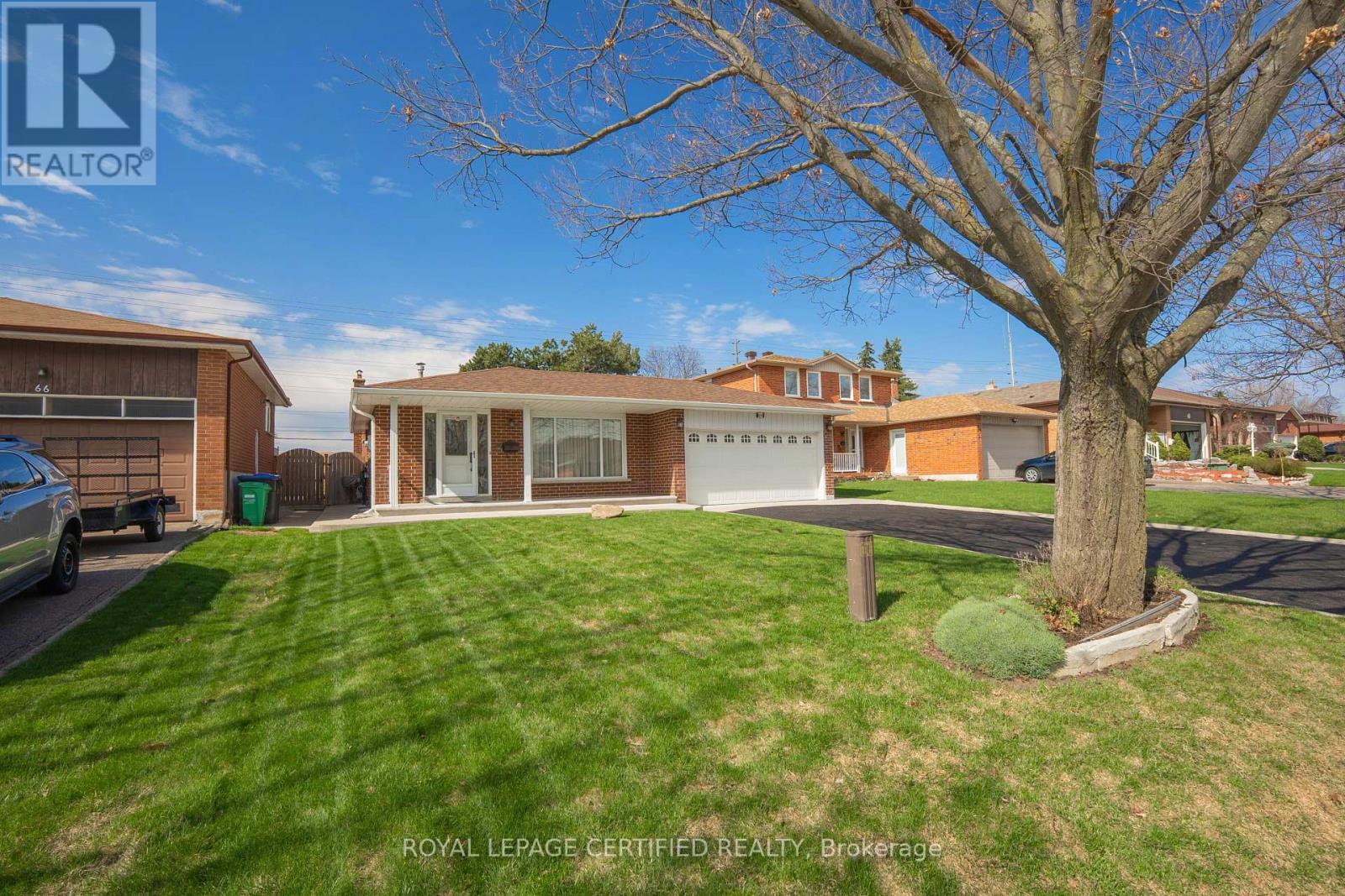 64 Malcolm Crescent, Brampton, Ontario  L6S 3C8 - Photo 3 - W13029824