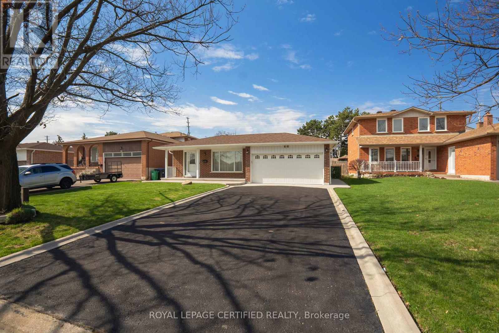 64 Malcolm Crescent, Brampton, Ontario  L6S 3C8 - Photo 4 - W13029824