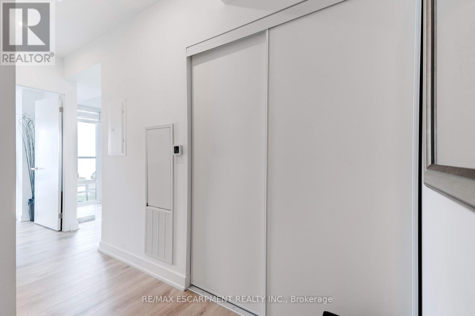 1707 - 370 Martha Street, Burlington, Ontario  L7R 0G9 - Photo 4 - W13029832