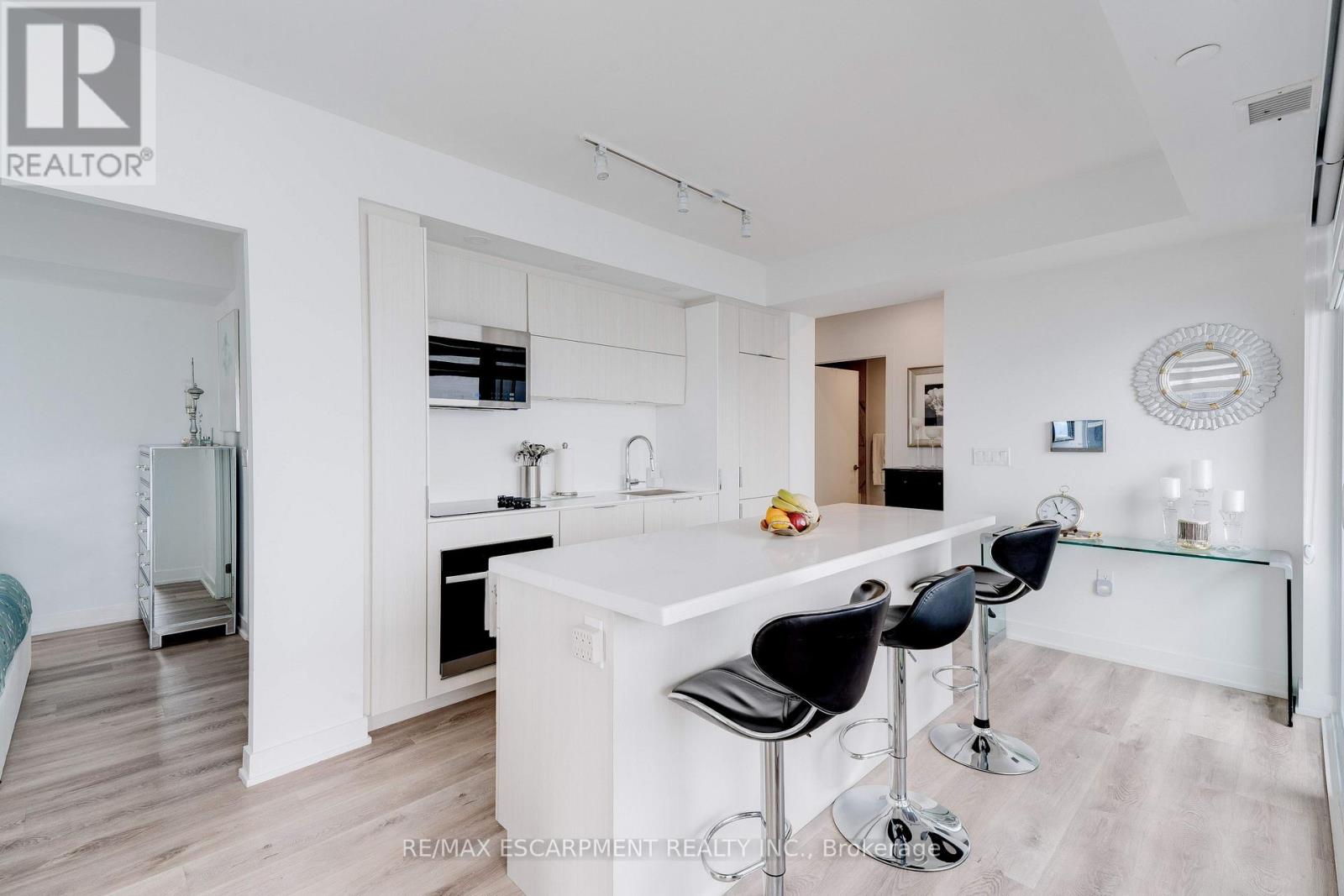 1707 - 370 Martha Street, Burlington, Ontario  L7R 0G9 - Photo 8 - W13029832