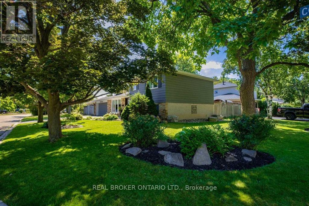 2 Core Crescent, Brampton, Ontario  L6W 2G7 - Photo 3 - W13029836