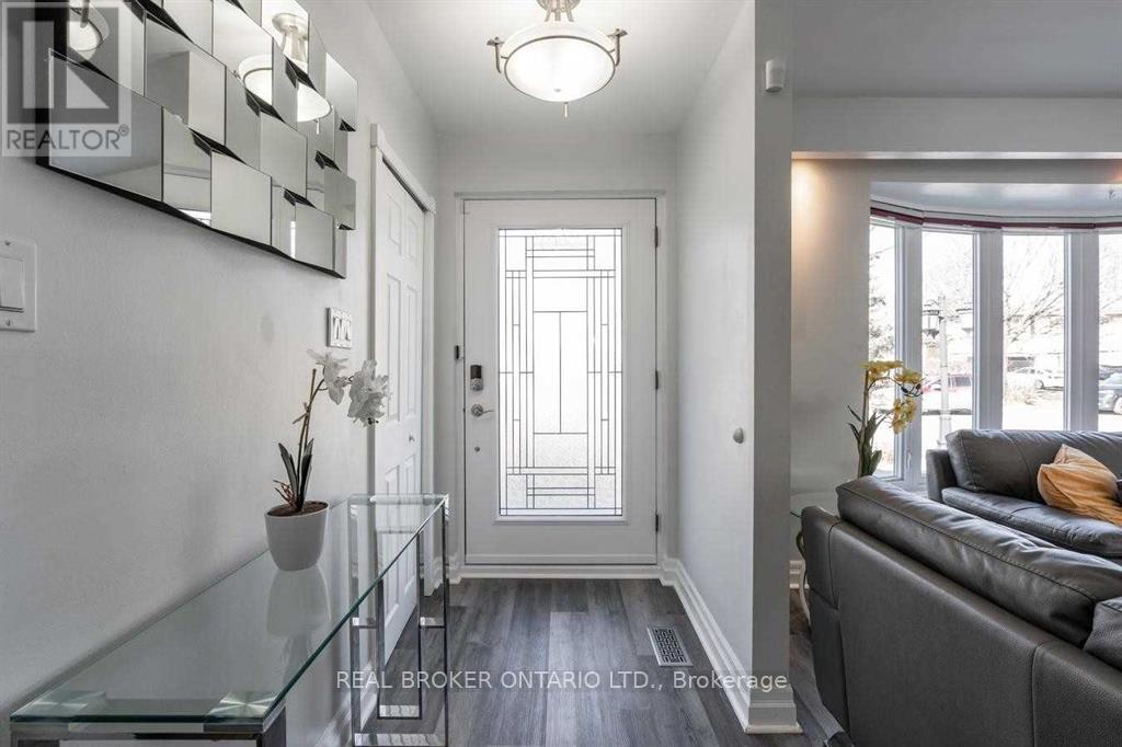 2 Core Crescent, Brampton, Ontario  L6W 2G7 - Photo 4 - W13029836