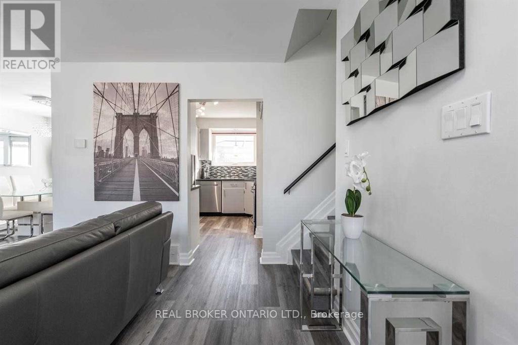 2 Core Crescent, Brampton, Ontario  L6W 2G7 - Photo 5 - W13029836