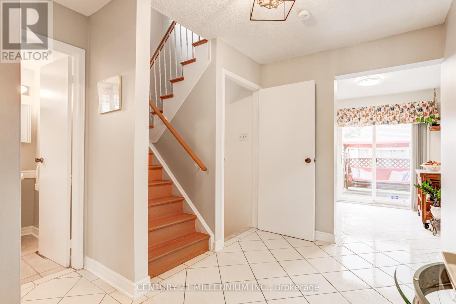 7 Oleander Crescent, Brampton, Ontario  L6Z 2C1 - Photo 6 - W13029844