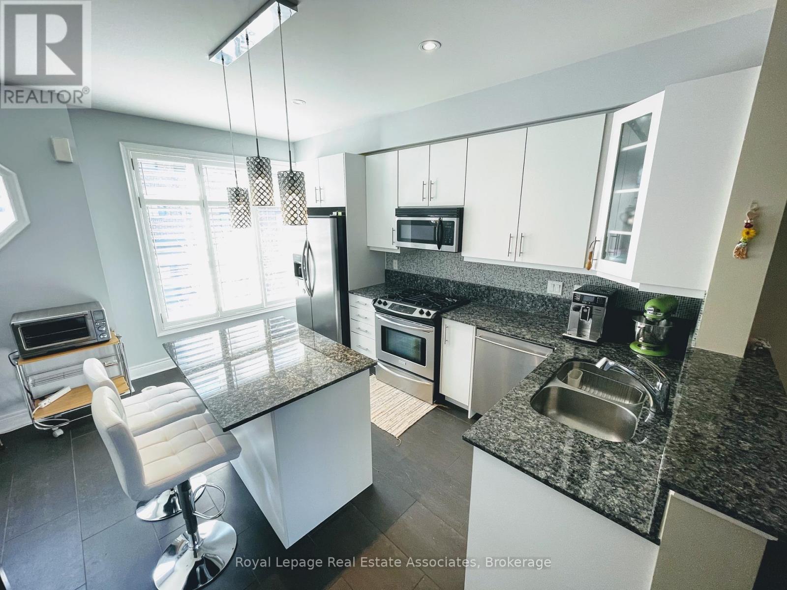 56 Lobo Mews, Toronto, Ontario  M8Z 0B1 - Photo 2 - W13029860