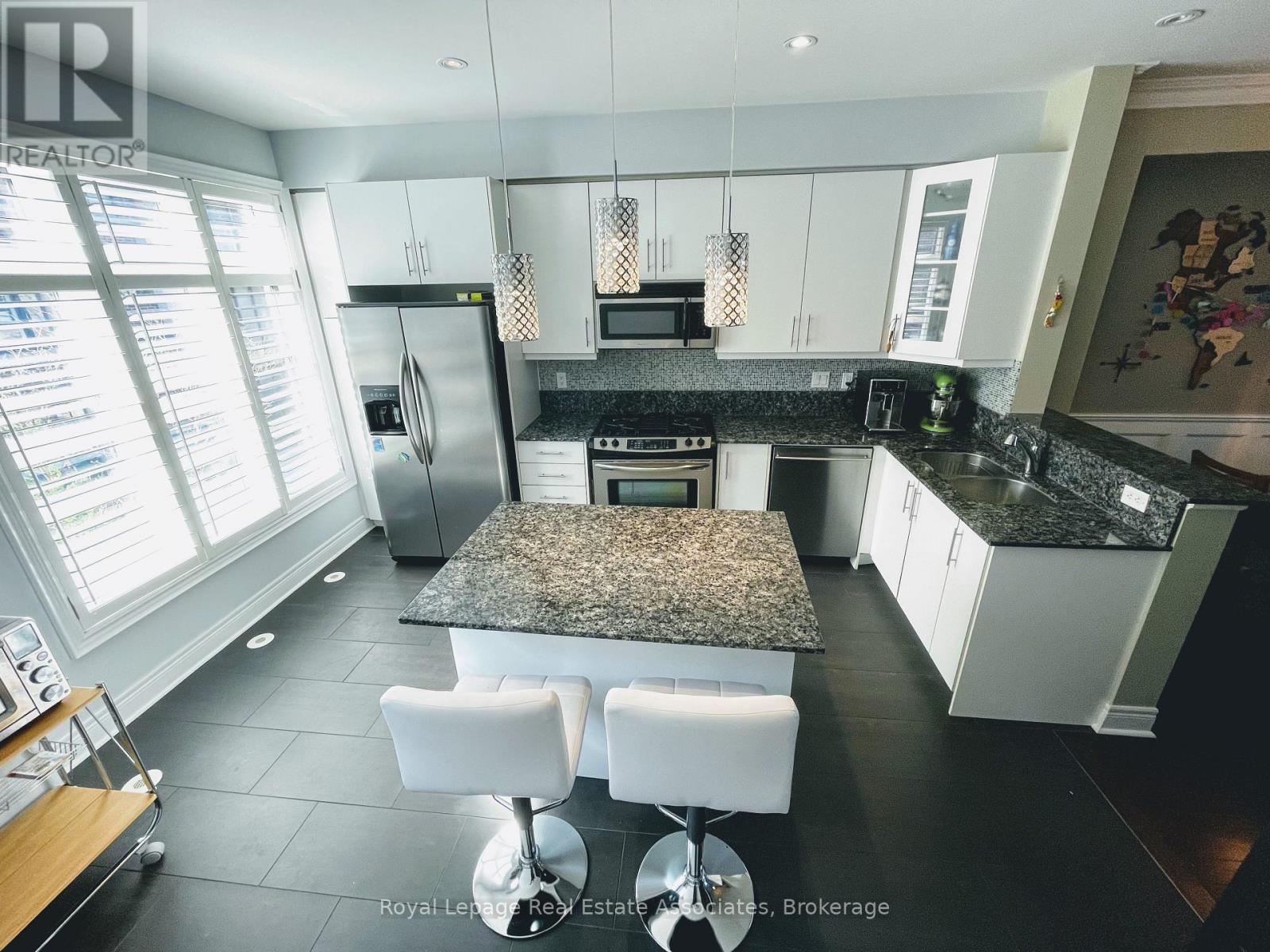 56 Lobo Mews, Toronto, Ontario  M8Z 0B1 - Photo 3 - W13029860