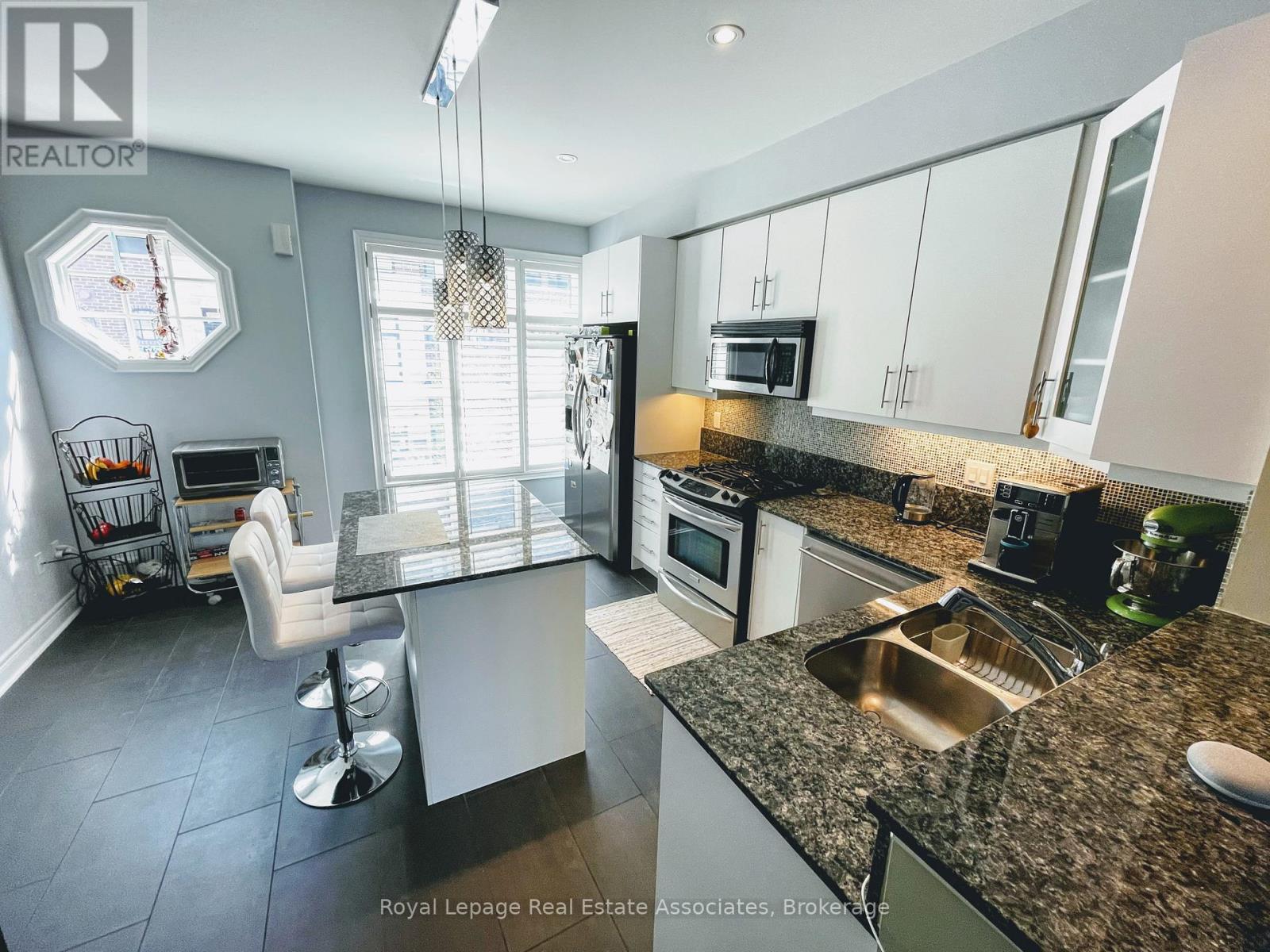 56 Lobo Mews, Toronto, Ontario  M8Z 0B1 - Photo 4 - W13029860