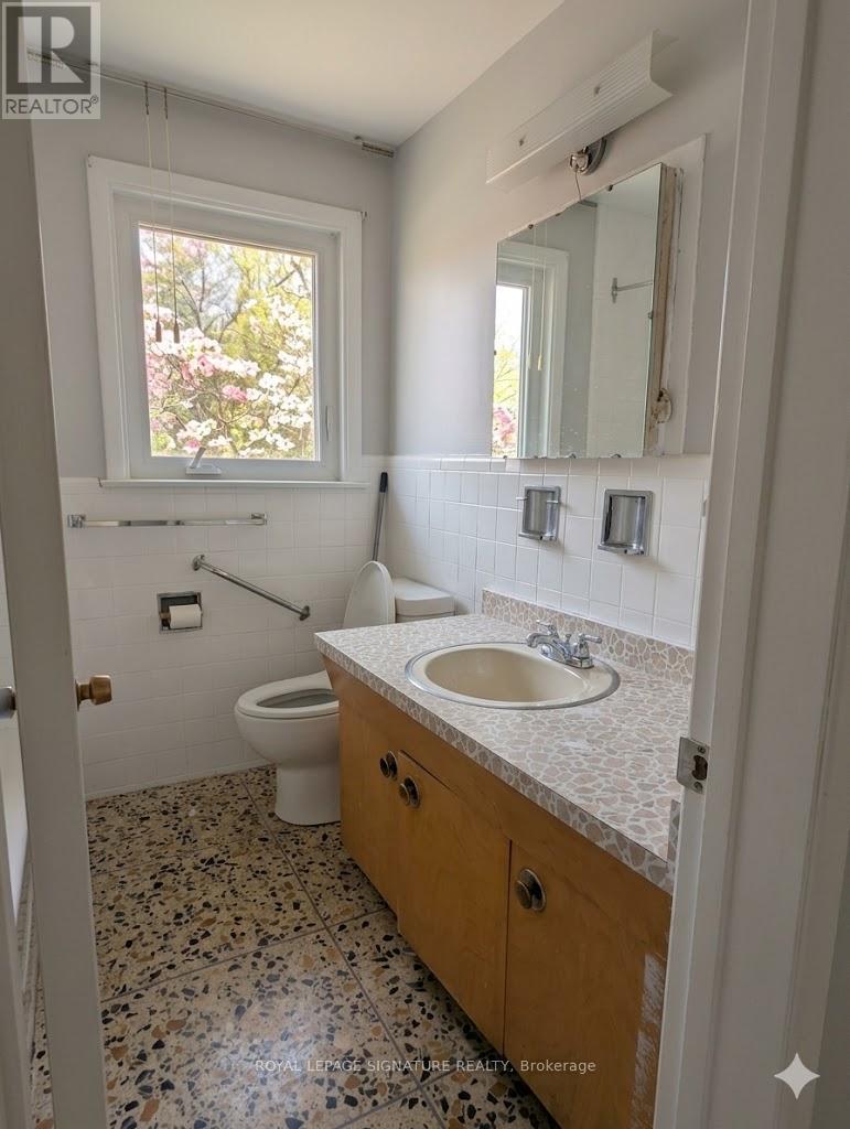 Upper - 10 Stella Street, Toronto, Ontario  M6L 3A7 - Photo 5 - W13029864