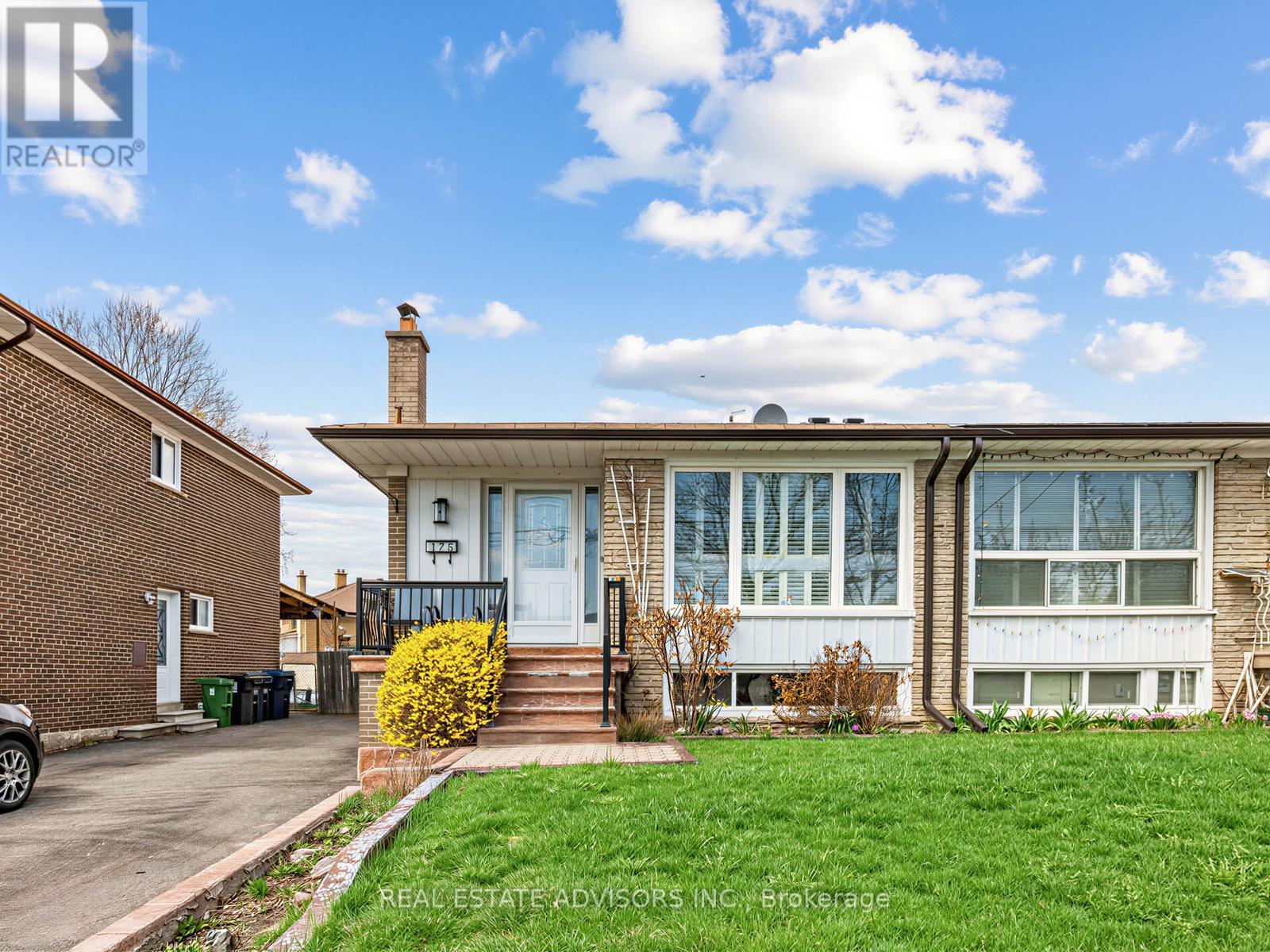 175 LINDYLOU ROAD, Toronto, Ontario