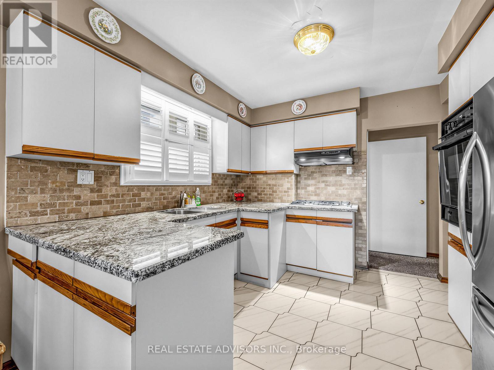 175 Lindylou Road, Toronto, Ontario  M9M 2B8 - Photo 10 - W13029868