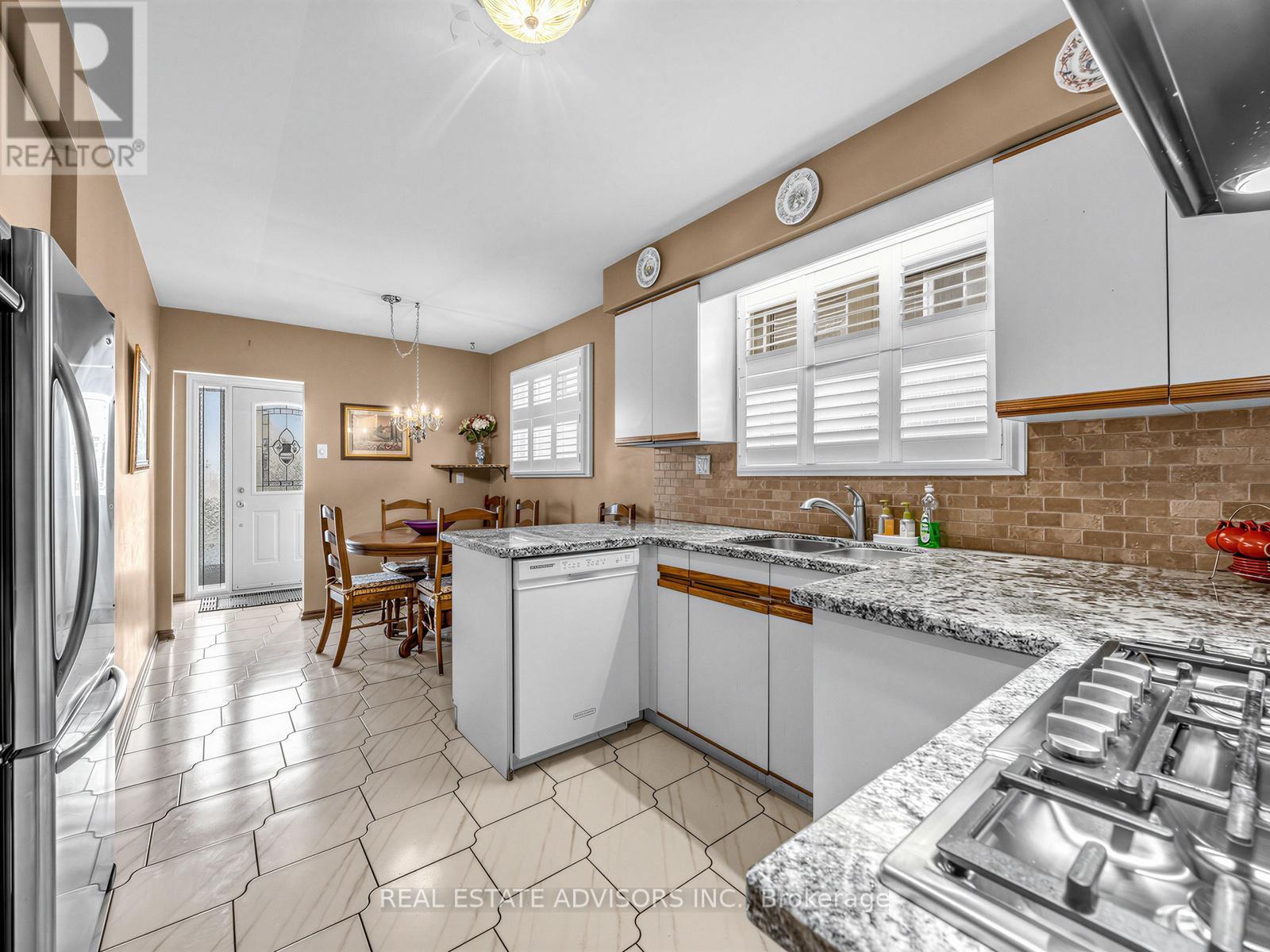 175 Lindylou Road, Toronto, Ontario  M9M 2B8 - Photo 12 - W13029868