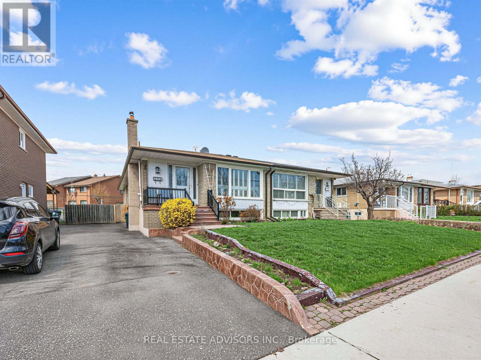 175 Lindylou Road, Toronto, Ontario  M9M 2B8 - Photo 2 - W13029868