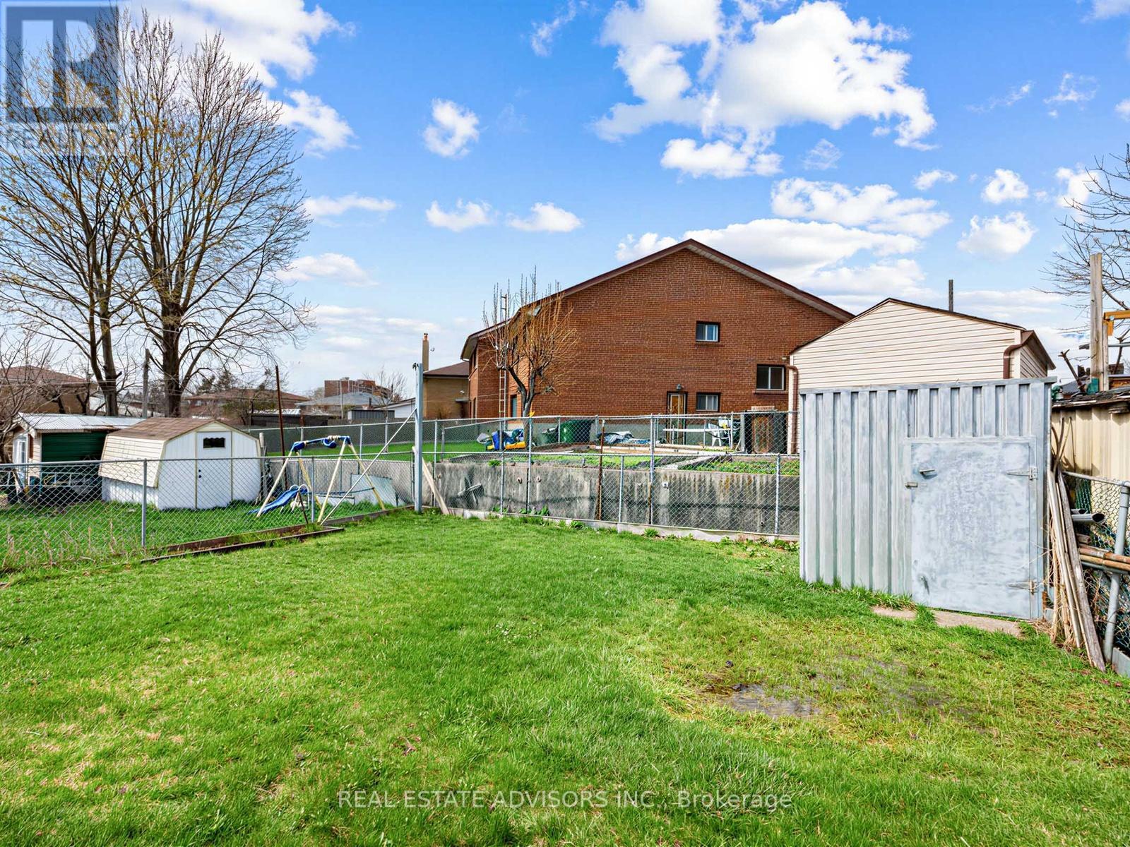 175 Lindylou Road, Toronto, Ontario  M9M 2B8 - Photo 31 - W13029868