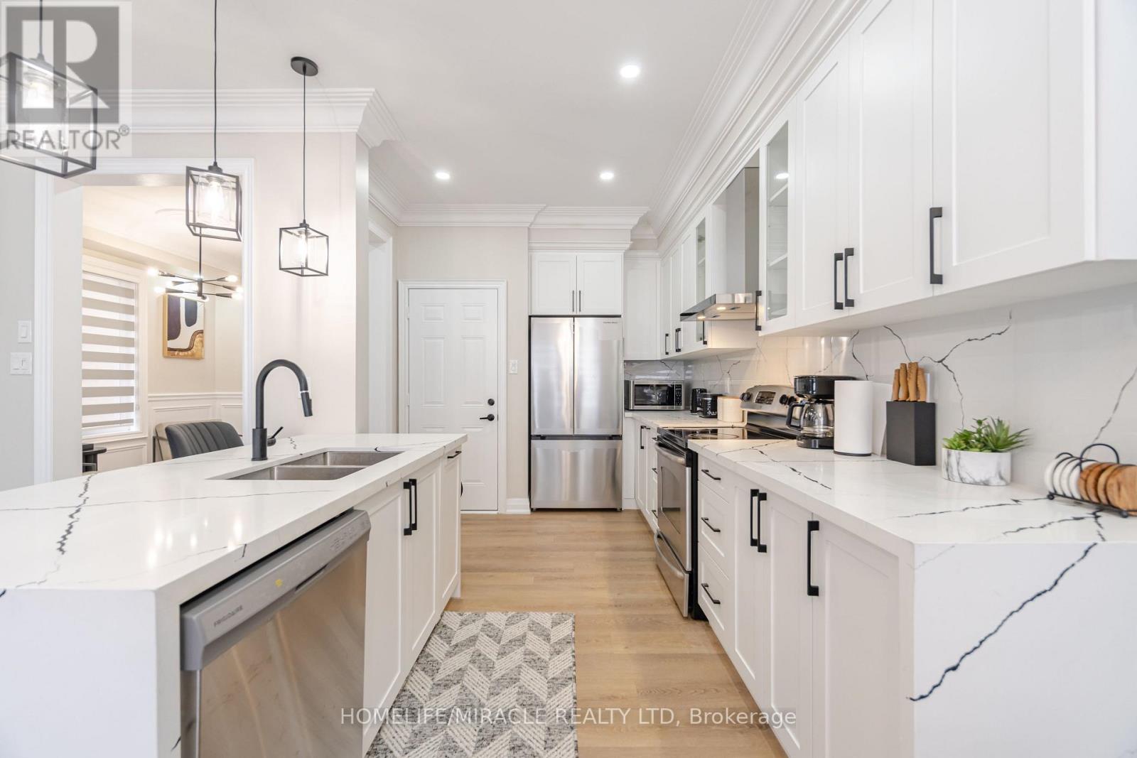 28 Sussexvale Drive, Brampton, Ontario  L6R 3S1 - Photo 10 - W13029872