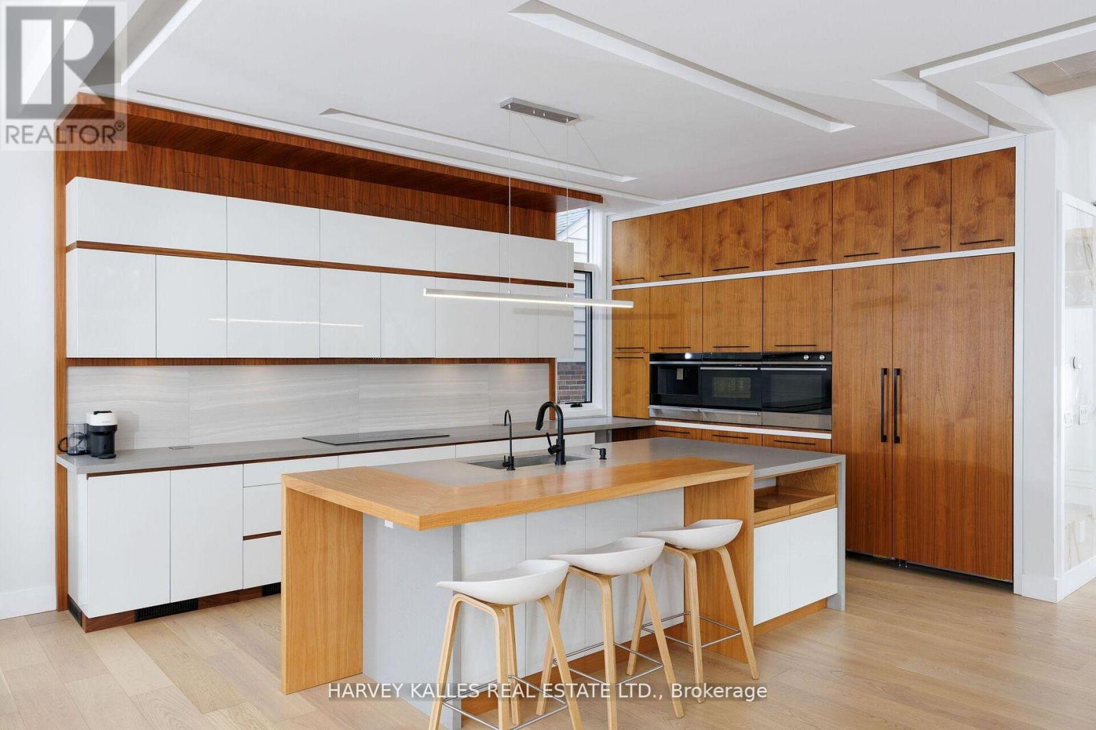 43 Ballacaine Drive, Toronto, Ontario  M8Y 4B1 - Photo 10 - W13029896