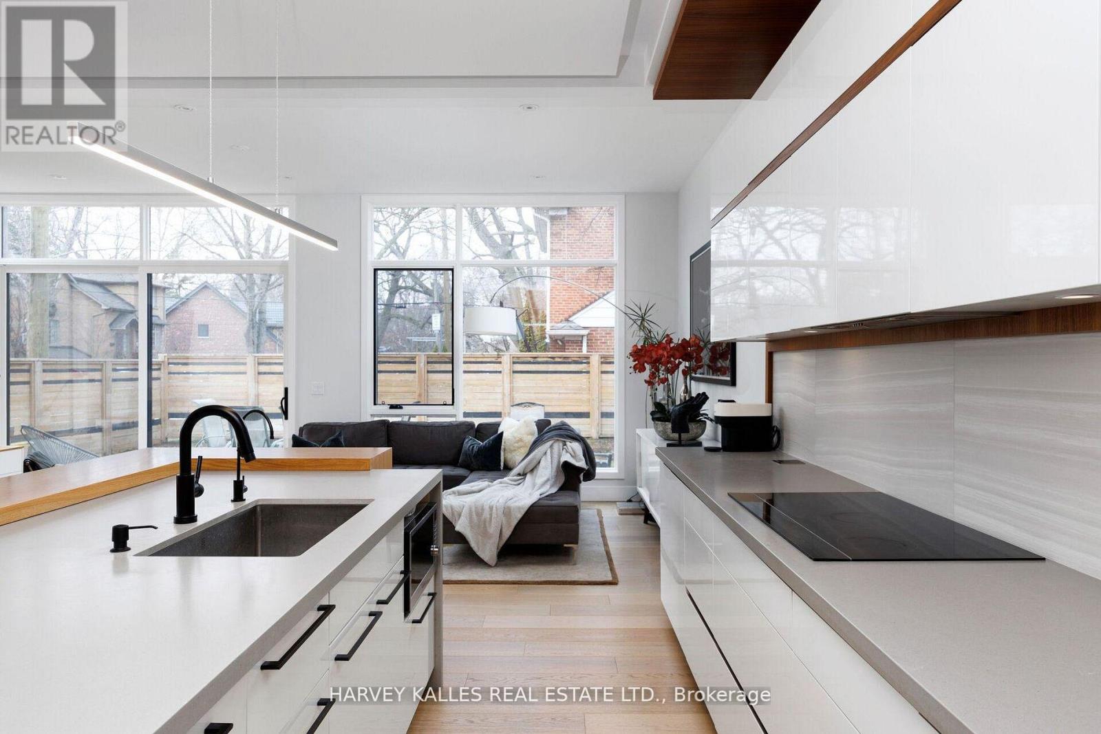 43 Ballacaine Drive, Toronto, Ontario  M8Y 4B1 - Photo 13 - W13029896