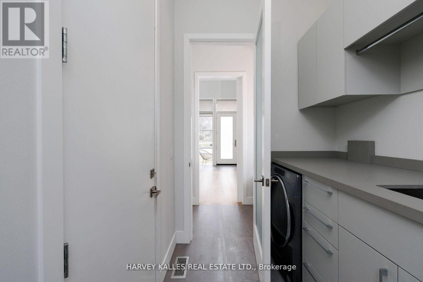 43 Ballacaine Drive, Toronto, Ontario  M8Y 4B1 - Photo 26 - W13029896